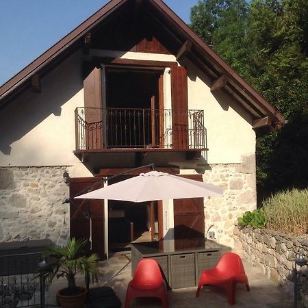 Chambres D'Hotes Des Lodges De La Cascade Yenne Exterior foto