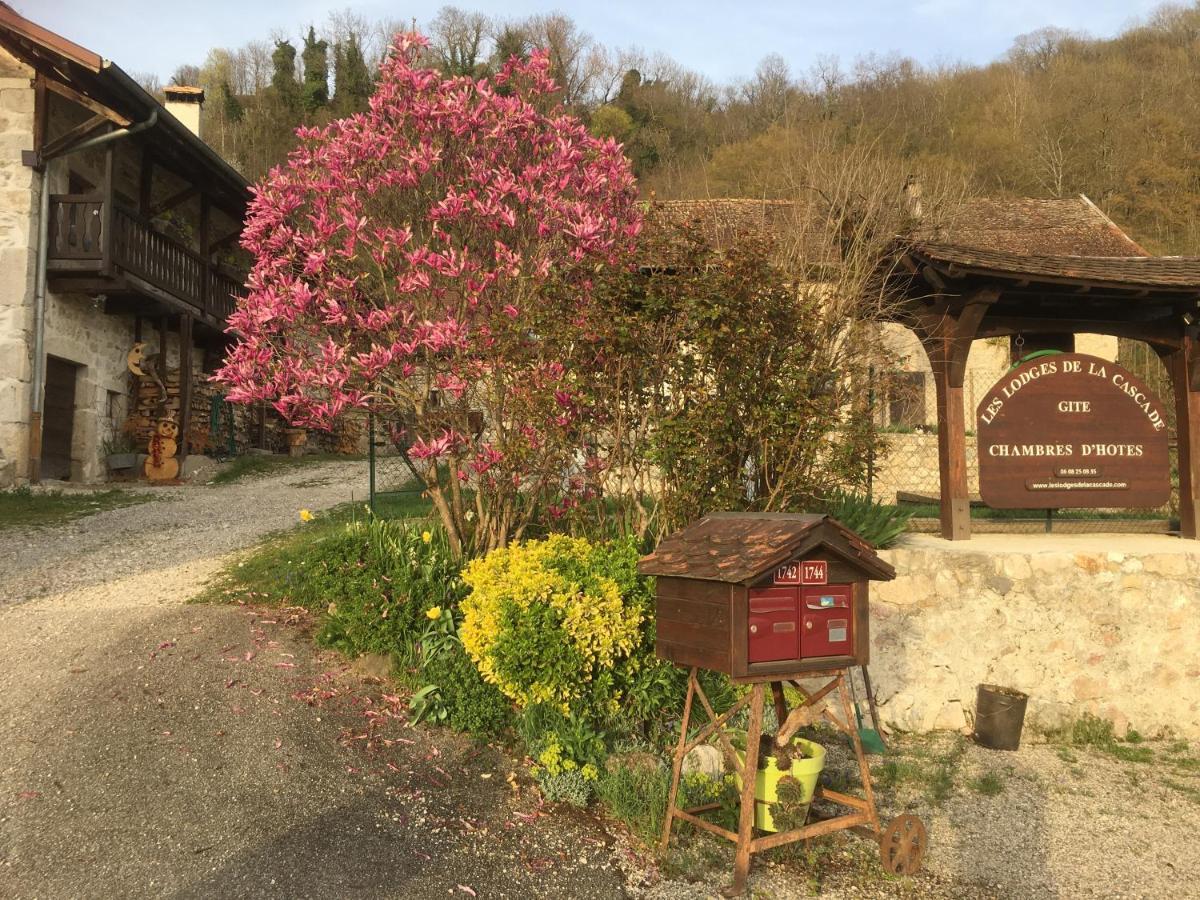 Chambres D'Hotes Des Lodges De La Cascade Yenne Exterior foto