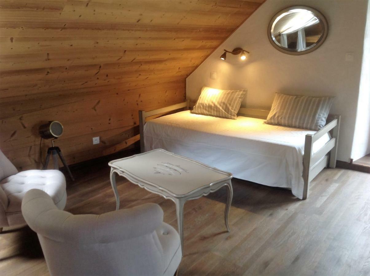 Chambres D'Hotes Des Lodges De La Cascade Yenne Exterior foto