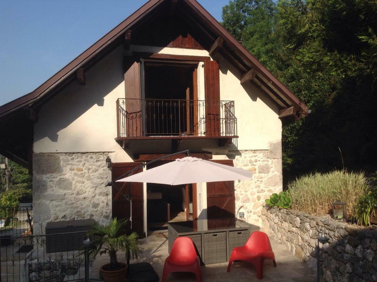 Chambres D'Hotes Des Lodges De La Cascade Yenne Exterior foto